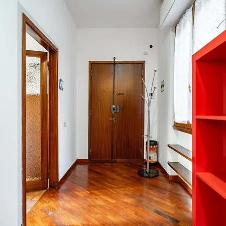 Visarno & Roomy Flat X6 With Parking דירה
