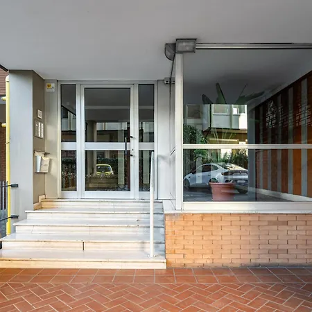 Visarno & Roomy Flat X6 With Parking דירה
